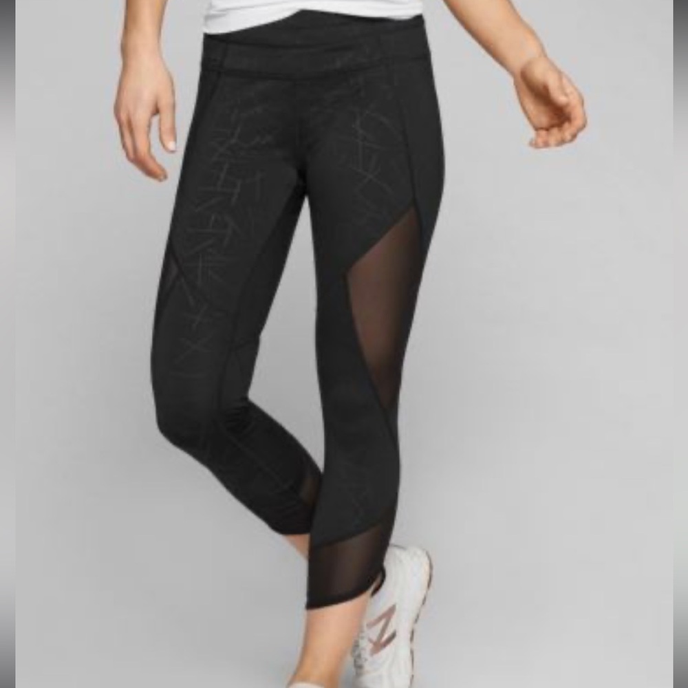 Athleta Angle Aura Sonar Capri leggings
